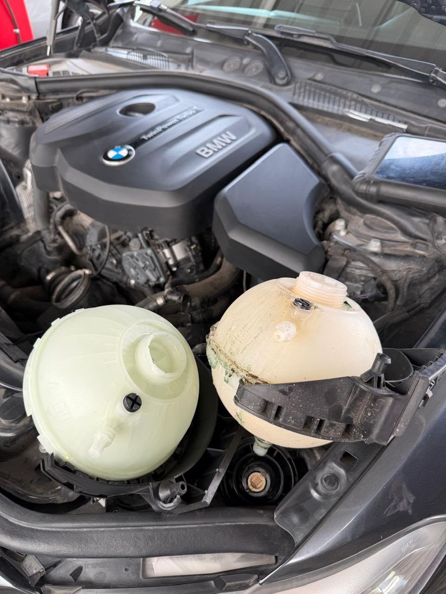 Cambio de depósitos de anticongelante en un BMW