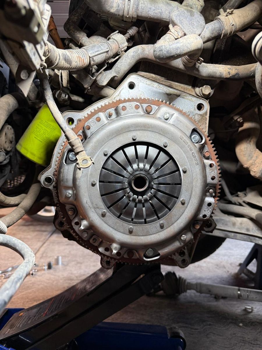 Cambio de clutch con el plato de presión instalado